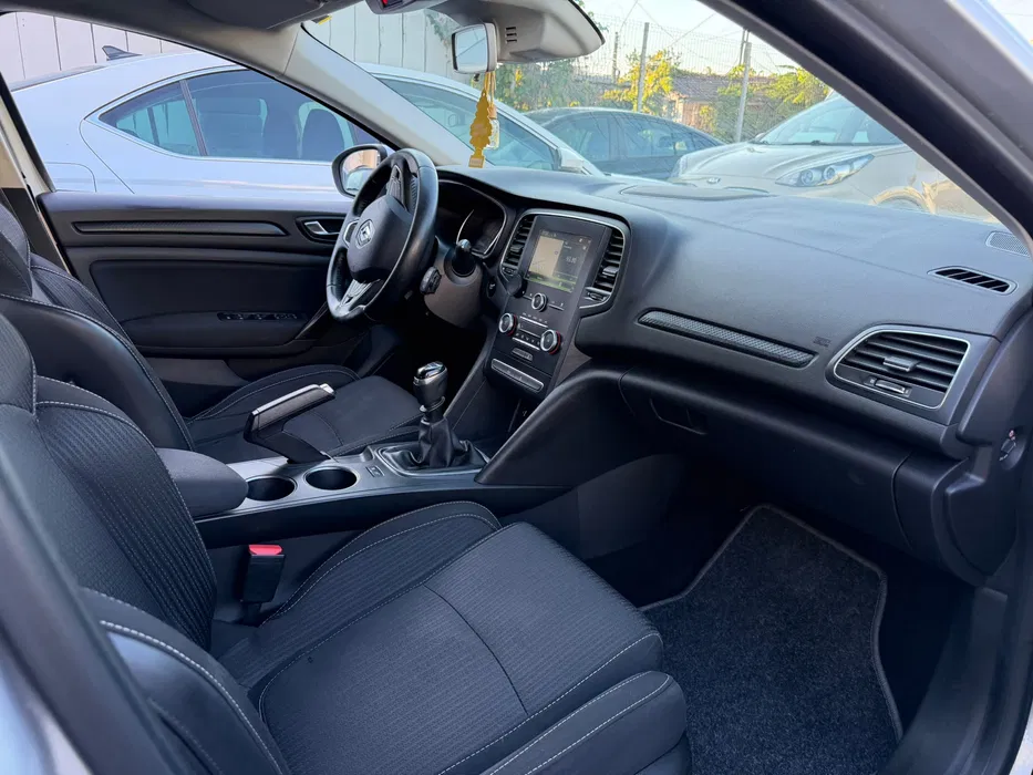 Renault Megane IV 2017 — foto 6